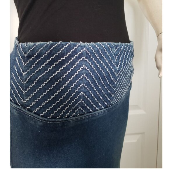 DS Lab Denim Skirt White Stitch Detail and Lace Up Back Size 12 - Picture 8 of 12
